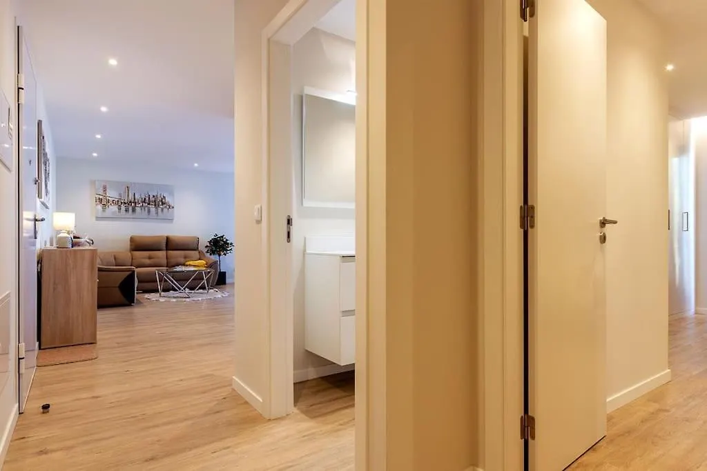 Luxury And Modern Apartment In Porto Moniz Center